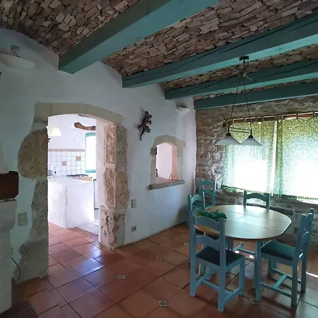 La Petite Maison Aux Lezards Le Garn