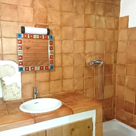 La Petite Maison Aux Lezards * Le Garn